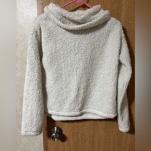 🔆2 for $6 🔆 White fuzzy funnel neck sweatshirt